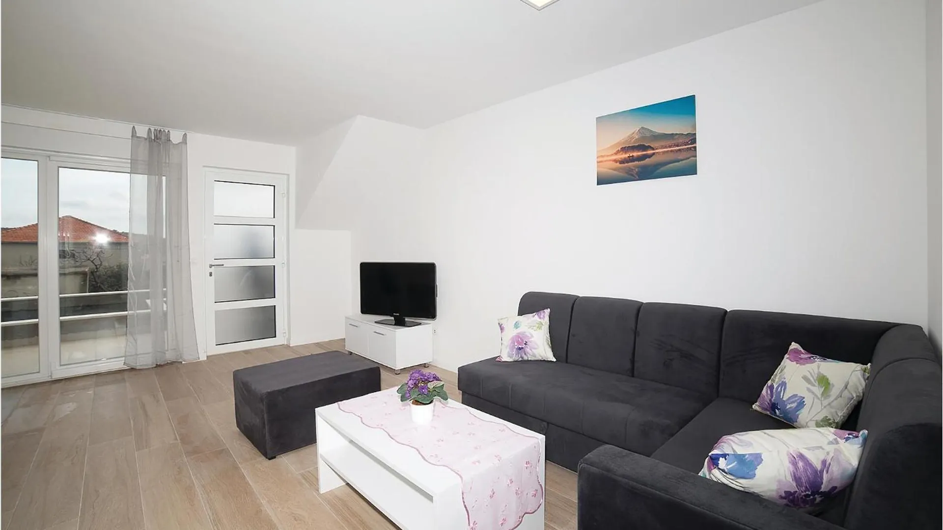 Gorgeous Apartment In Trogir With House Sea View